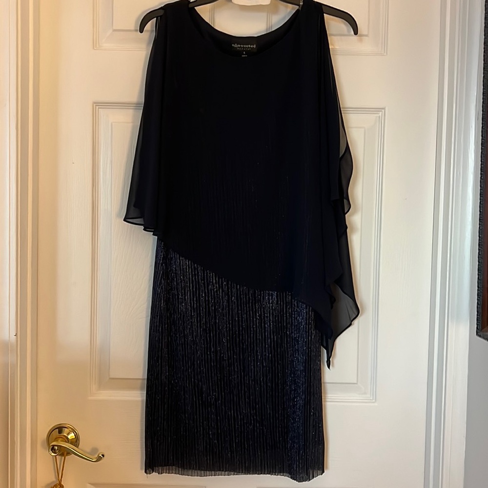 Connected apparel, size 6
